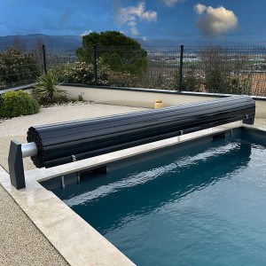 Volet piscine hors-sol automatique Silver Roll lames polycarbonate noir fumé