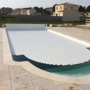 Volet piscine hors-sol automatique Silver Roll lames PVC blanc