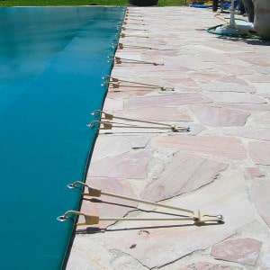 Couverture hivernage opaque piscine Sécuritis conforme à la norme NF P 90-308.