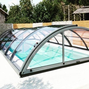 Abri de piscine télescopique en kit Klasik clear coloris gris aluminium