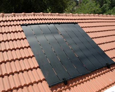 Installation chauffage solaire piscine sur toiture