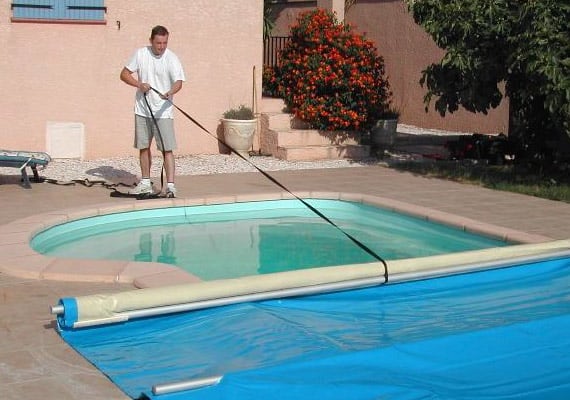Couverture à barres pour piscine Tramontane facile à manipuler
