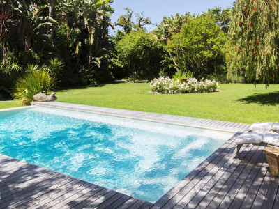 Traitement UV piscine: une solution naturelle et écologique pour assainir l'eau