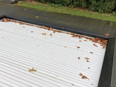 Comment nettoyer un volet de piscine ?
