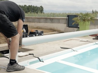 Comment installer soi-même un volet roulant hors sol pour sa piscine ?